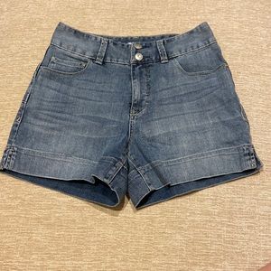 New Never Worn BOSTON PROPER Denim five pocket short size 6. 4 inch inseam